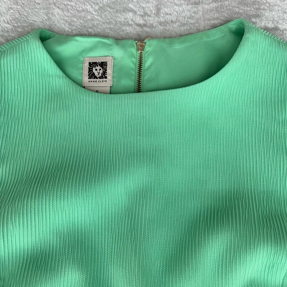 💚💚Chic sleeveless shift dress with a belt and zipper details - Picture 10 of 10